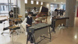 第一中学校吹奏楽部　 エントランスホールで演奏 上田市立第一中学校