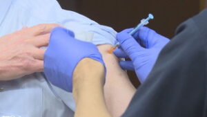 新型コロナワクチン　県内で先行接種始まる　　信州上田医療センター