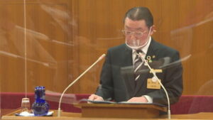 上田市議会３月定例会 開会　気候非常事態宣言を表明　　上田市議場
