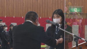 上田西高校 ３２０人が母校を巣立つ　　上田市