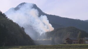 青木村当郷で林野火災　１人死亡
