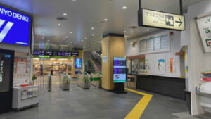 オープニング　静かに大型連休はじまる　ＪＲ上田駅