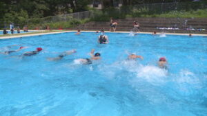 オリンピック目前　金メダリストによる水泳授業　　東御市立和小学校