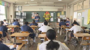 上田第五中学校　２年生が職業について考える　　上田市
