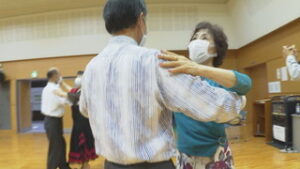 曲に合わせて踊る楽しみを　社交ダンス講座　坂城町勤労者総合福祉センター