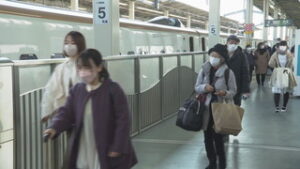 北陸新幹線　指定席の予約大幅増　帰省ラッシュ　 JR上田駅