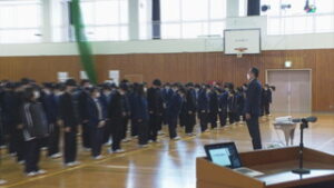 新年の決意新たに　３学期始業式　上田市立第六中学校