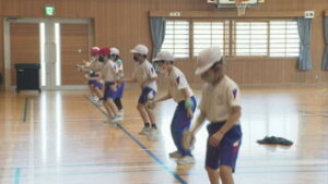 本原小学校４年生　運動会に向けダンス練習　上田市真田町