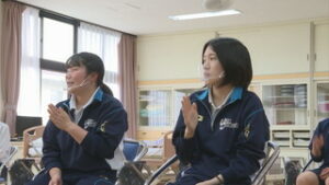 上田千曲高校　生活福祉科で手話の授業