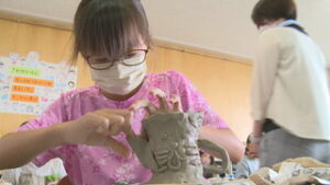 ものづくりを楽しんで　和小学校で陶芸教室　東御市