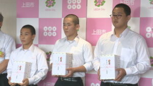 柔道の全国大会へ　中学生３人が上田市長を訪問　上田市役所