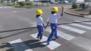 秋の交通安全運動　塩尻小学校の児童が交通ルール学ぶ　上田市