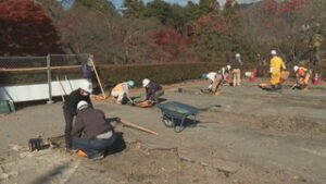 武者だまりの復元　発掘調査始まる　上田城跡公園