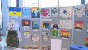 上田市役所　ウクライナの子どもが描いた絵を展示　