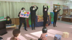 新たな人形劇団「おはなしチポリーノ」坂城町子育て支援センター