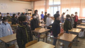 児童が新年の目標を発表　小学校で始業式　上田市立中塩田小学校