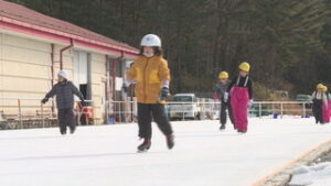 冬のスポーツに親しんで　上田市立塩田西小学校　スケート教室　上田市市民の森スケート場