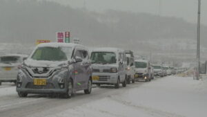 今季一番の寒波　雪と低温で交通に影響　