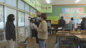 「食」を学んだ長小６年生　保護者に学びの成果を発表　上田市立長小学校