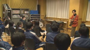 上田西高校「学びのプロジェクト」　卒業生のミュージシャン　経験語る　　