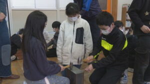 坂城小学校４年生　地元のものづくりを学ぶ　坂城町
