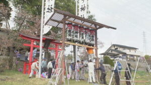 柏山武事神社　春祭に向けて額灯篭を設置　上田市