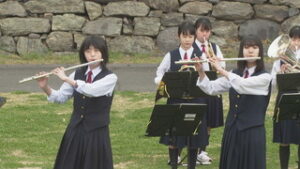 上田市の中学校吹奏楽部が集結　４年ぶりに桜コンサート開催　上田城跡公園