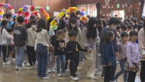 ６年生が企画・運営　１年生を迎える会　上田市立北小学校