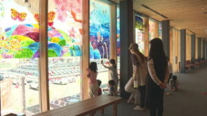 子どもたちが制作　上田市庁舎にアート作品　上田市役所