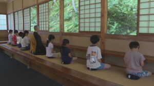 心と体を鍛える　子どもたちが座禅体験　上田市別所温泉　安楽寺