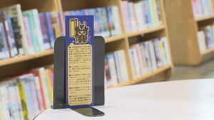 上田市の図書館１００周年　記念のしおりを配布　上田市上田図書館