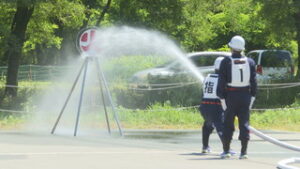 町内の１２の分団が参加　坂城町消防ポンプ操法大会　鼠橋消防ポンプ操法訓練場