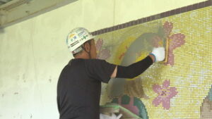 創立１５０周年　子どもたちがデザインの壁画　上田市立西小学校