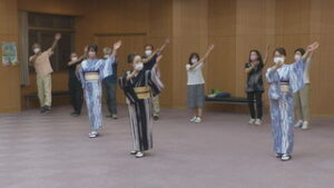 ５日開催　町民まつり坂城どんどん　横町区の住民ら　踊りの練習　坂城町