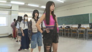 高校生が古着をリメイク　３日に初のファッションショー　丸子修学館高校　　　