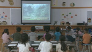 川西小学校　絵本の作り方を学ぶ　上田市　