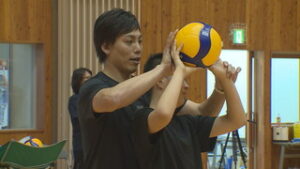 初開催　元日本代表が教えるバレーボール教室　東御中央公園第一体育館