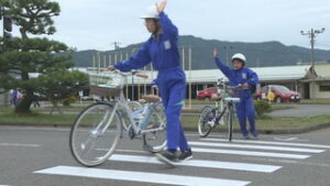 上田市立塩尻小学校　真田自動車学校で交通安全教室