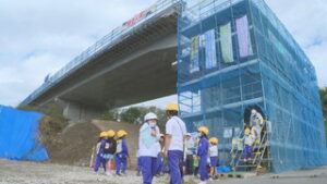 神川小学校３年生　地元のバイパス工事を見学　上田市国分