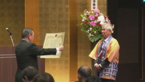６０の個人・団体を表彰　上田市功労者表彰式　サントミューゼ