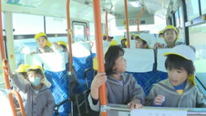 神科第一保育園　乗車体験でバスに親しみを 上田市