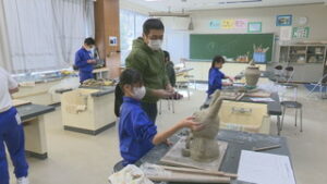 ３０年以上の伝統　陶芸作品作り　上田市立西内小学校