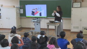 「音のない世界を知ろう」　ろう者の生活や手話を学ぶ　上田市立北小学校