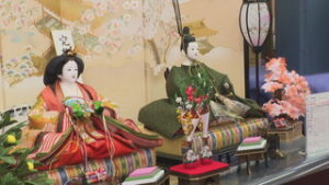 桃の節句を前に　好みにあった雛飾りを　上田市中央　人形会館　松葉彌上田総本店