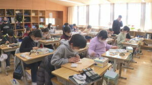 卒業制作　それぞれの思い出を刻む　上田市立本原小学校