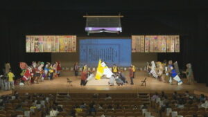 天下無双めざして「はっけよい！」　どんどこ巨大紙相撲大会　東御市文化会館