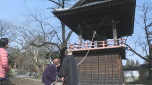 東日本大震災から１３年　呈蓮寺で犠牲者への祈り捧げ鐘鳴らす　上田市中央北