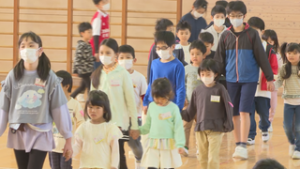 １年生を迎える会　学校生活は楽しいよ　上田市立西小学校