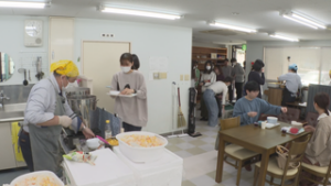手料理で学生を応援　笑顔で集う「○○食堂」　長野県医療衛生専門学校