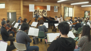 上田アンサンブル・オーケストラ　創立２０周年記念の演奏会に向け練習中　